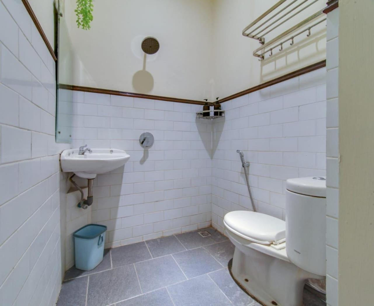 Escotel Casa De Luga ジャカルタ エクステリア 写真